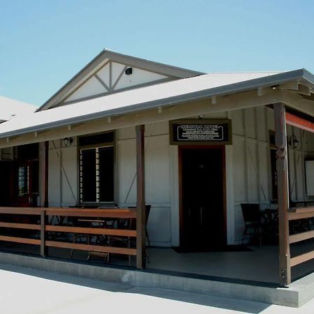 Merinda Village Hotel ボーエン エクステリア 写真